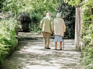 Seniorer på gåtur